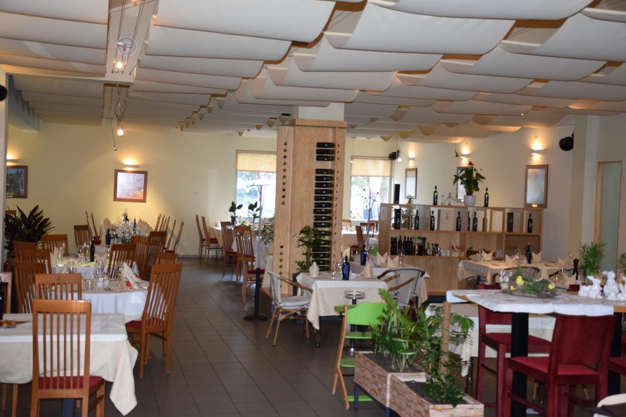 Restaurant Bric Dekani 外观 照片